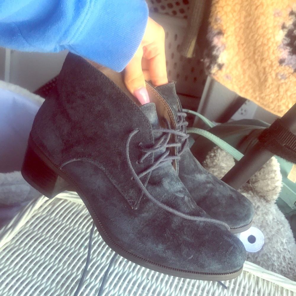 thick heel boots.